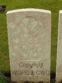 Etaples Military Cemetery - Tench, Herbert John